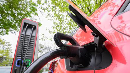 In der EU hatte 2023 nur jedes siebte neu zugelassene Auto einen Elektroantrieb. 