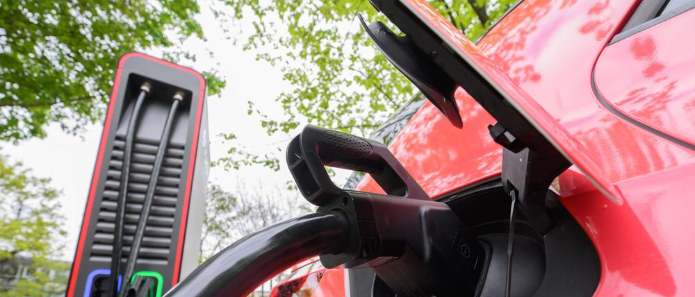 In der EU hatte 2023 nur jedes siebte neu zugelassene Auto einen Elektroantrieb. 
