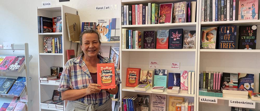 Monica Tschanz, Geschäftsführerin der im August eröffneten FrauenLesbenBuchhandlung in Schöneberg, in der es ausschließlich Literatur von Frauen gibt.