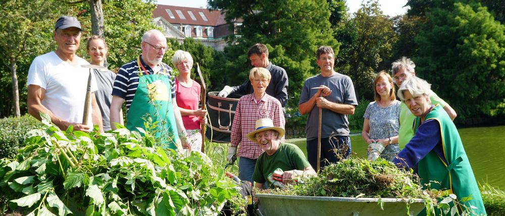 Der Verein „Bürger für den Lietzensee“ pflegt regelmäßig den denkmalgeschützten Park.