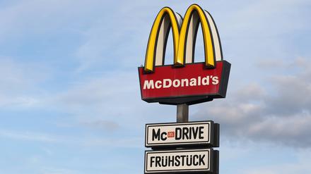 Im Durchschnitte bewirtet eine deutsche McDonald’s-Filiale an einem Sonnabend 1600 Gäste.