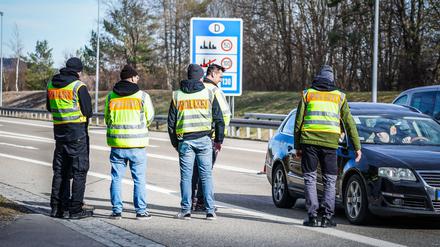 Grenzkontrolle im bayerischen Füssen - die Bundesregierung plant deren Ausweitung, die Unionsfraktion will noch mehr.