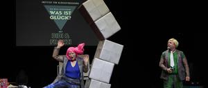 Nadine Nollau und René Schwittay als „Die Glücksforscher“ in der Box der Reithalle am Hans Otto Theater.
