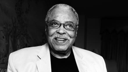 Der Schauspieler James Earl Jones spielte Rollen am Broadway, im Kino und im Fernsehen, berühmt aber wurde er mit seiner Stimme.