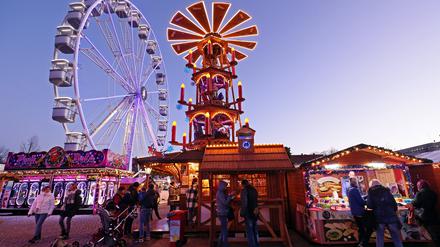 Weihnachtsmarkt auf dem Bassinplatz.