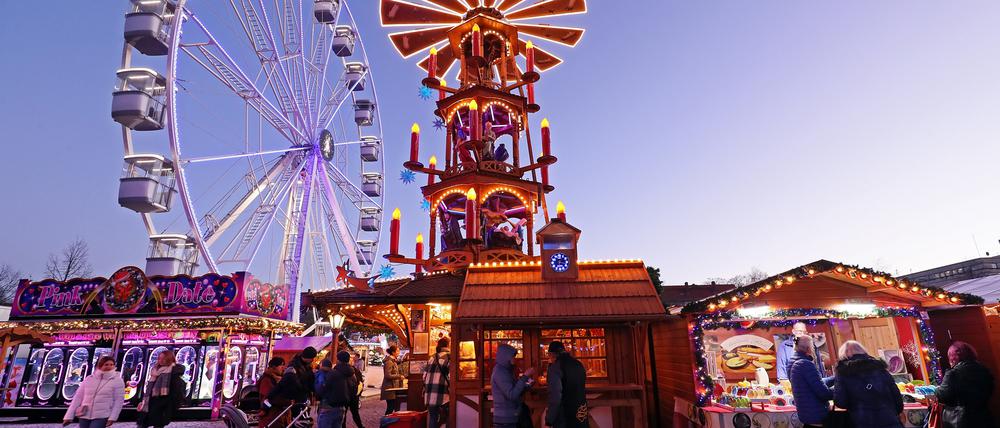 Weihnachtsmarkt auf dem Bassinplatz.