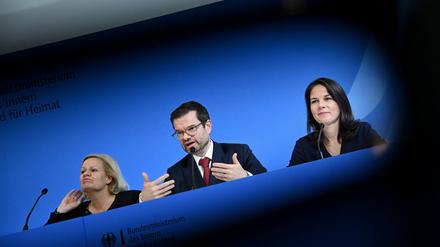 Bundesinnenministerin Nancy Faeser, Justizminister Marco Buschmann und Außenministerin Annalena Baerbock