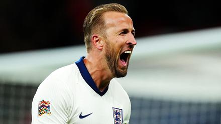 Harry Kane bejubelt eines seiner zwei Tore im 100. Länderspiel.