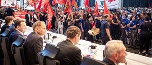 Aufgebrachte VW-Mitarbeiter bei einer Betriebsversammlung Anfang September: Der Vorstand will vier Milliarden Euro in den deutschen Werken des Autokonzerns sparen.