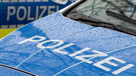 Nach mehreren Bombendrohungen in Brandenburg ermittelt nun der Staatsschutz.