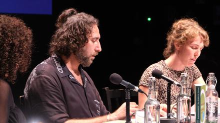 Schreiben gegen die Auslöschung. Der palästinensische Dichter Ghayath Almadhoun und die Übersetzerin Charlotte Thießen beim Literaturfestival.
