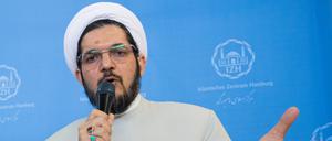 Der schiitische Geistliche Mohammad Hadi Mofatteh, Leiter des inzwischen verbotenen Islamischen Zentrums Hamburg (IZH), bei einer Pressekonferenz im IZH.