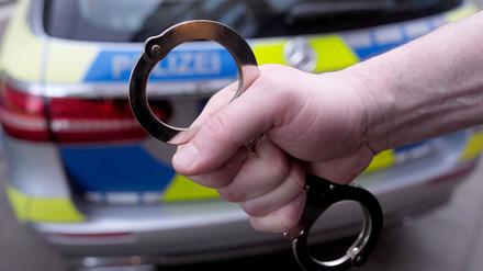 Die Berliner Polizei hat einen 39-jährigen Mann wegen des Verdachts der schweren Körperverletzung verhaftet. (Symbolbild)