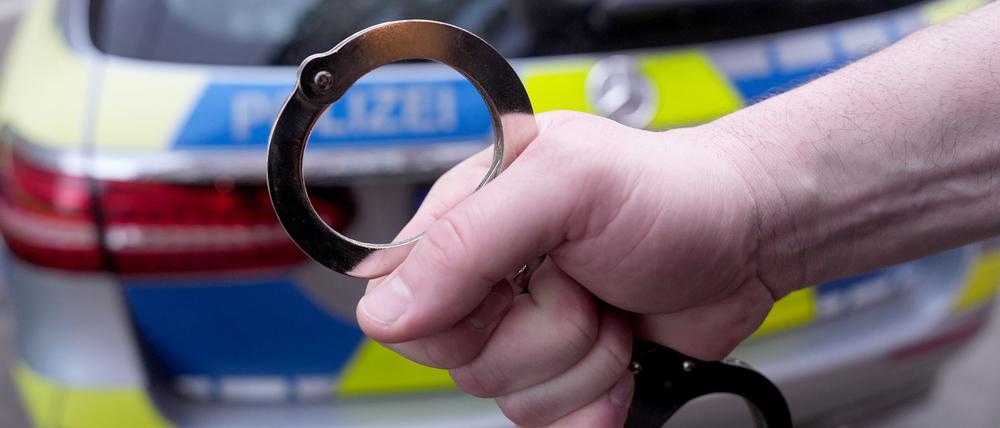 Die Berliner Polizei hat einen 39-jährigen Mann wegen des Verdachts der schweren Körperverletzung verhaftet. (Symbolbild)