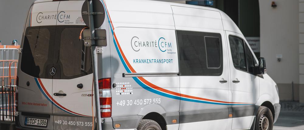 Ein Wagen der CFM am Charité-Campus Virchow am 13. März 2024.