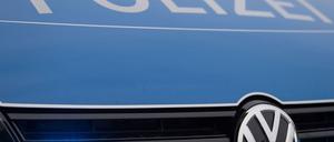 Ein Autofahrer hat nach einem Unfall Fahrerflucht begangen. Die Polizei nahm anschließend einen Tatverdächtigen fest. (Symbolbild)