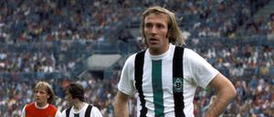 Günter Netzer spielt für Borussia Mönchengladbach gegen Köln. (Archivfoto, 1973) 