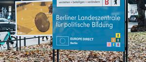 Die Landeszentrale für politische Bildung in Berlin muss mit deutlich weniger Geld auskommen. 