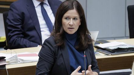 Katharina Günther-Wünsch (CDU), Berliner Senatorin für Bildung, Jugend und Familie, hat die Kritik am Vorhaben ihrer Verwaltung scharf zurückgewiesen. 