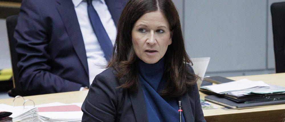 Katharina Günther-Wünsch (CDU), Berliner Senatorin für Bildung, Jugend und Familie, hat die Kritik am Vorhaben ihrer Verwaltung scharf zurückgewiesen.