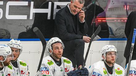 Der deutsche Eishockey-Meister Eisbären Berlin hat einen neuen Verteidiger verpflichtet.