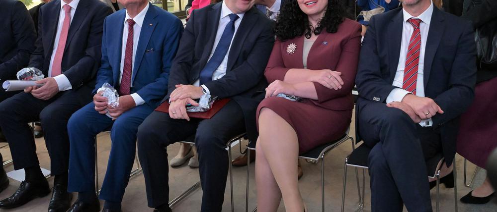 Der M100 Media Award wurde in Potsdam an Polens Ministerpräsident Donald Tusk und die Präsidentin des Kosovo, Vjosa Osmani-Sadriu, verliehen.