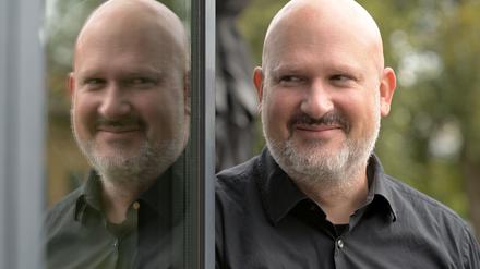 Jan Neumann, Hausregisseur am Nationaltheater in Weimar, lebte von 2010 bis 2016 in Potsdam. Jetzt hat er mit „7 1/2 Brücken“ ein Stück über die Stadt geschrieben.