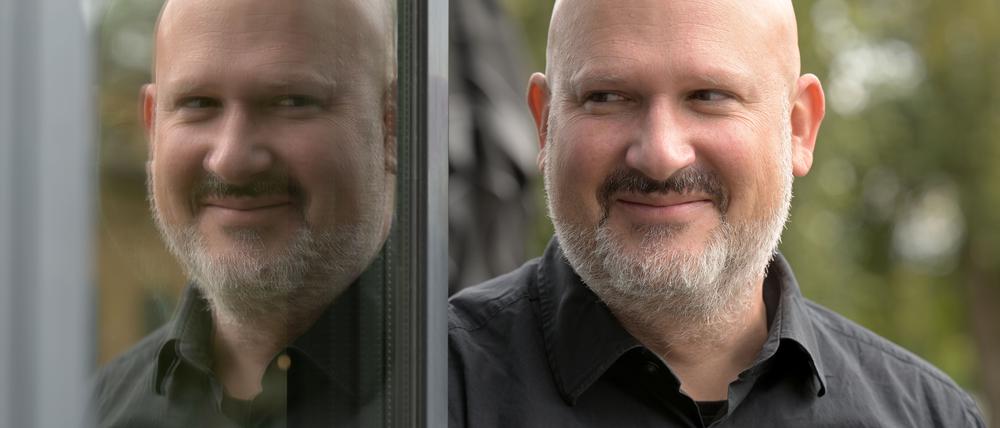 Jan Neumann, Hausregisseur am Nationaltheater in Weimar, lebte von 2010 bis 2016 in Potsdam. Jetzt hat er mit „7 1/2 Brücken“ ein Stück über die Stadt geschrieben.