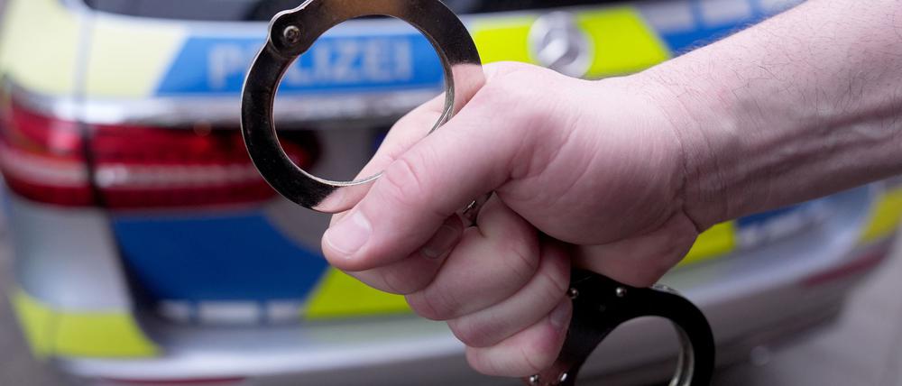 Polizei und Staatsanwaltschaft ist ein Schlag gegen ein Netzwerk mutmaßlicher Pädokrimineller gelungen. (Illustration)