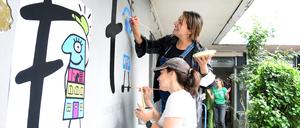 Verschönerungs-Aktion beim Stadtteilzentrum am Mehringplatz in Berlin-Kreuzberg 2022.