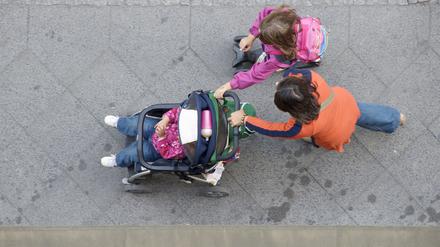 Kinder von Alleinerziehenden sowie Kinder mit drei oder mehr Geschwistern sind statistisch häufiger armutsgefährdet als Kinder aus anderen Haushalten.