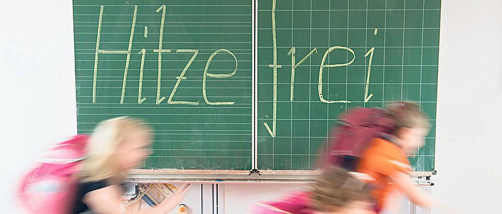 Hitzefrei an einer Grundschule in Dresden (Sachsen).