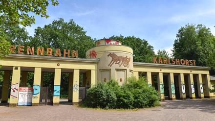 Eingang, Trabrennbahn, Karlshorst, Lichtenberg, Berlin, Deutschland *** Entrance, trotting course, Karlshorst, Lichtenberg, Berlin, Germany