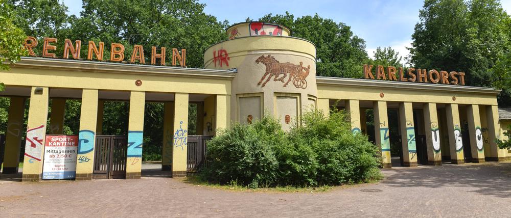 Eingang, Trabrennbahn, Karlshorst, Lichtenberg, Berlin, Deutschland *** Entrance, trotting course, Karlshorst, Lichtenberg, Berlin, Germany