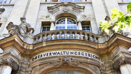 Blick auf die Fassade des Oberverwaltungsgerichtes in Berlin.
