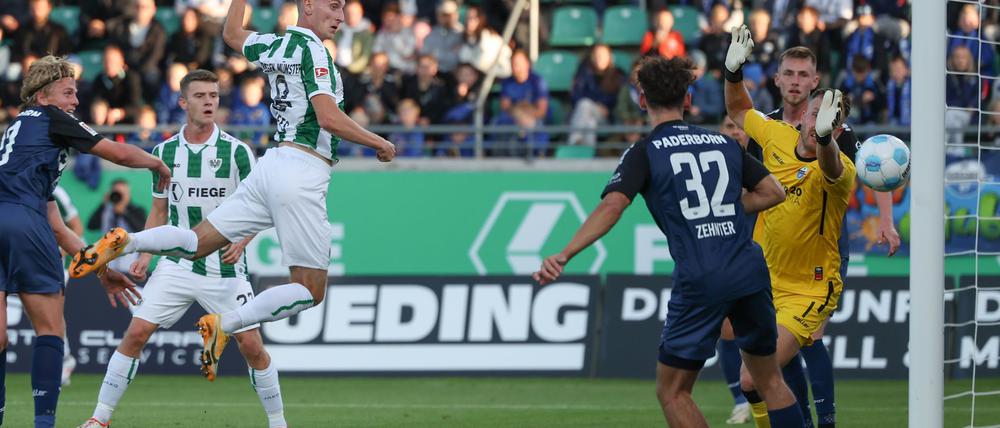 Münsters Mees trifft zum 1:0.