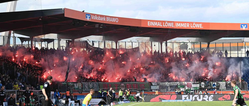 Braunschweig gegen Hannover: Beim nächsten Niedersachsen-Derby sind nur Prozent der Gästefans erlaubt.