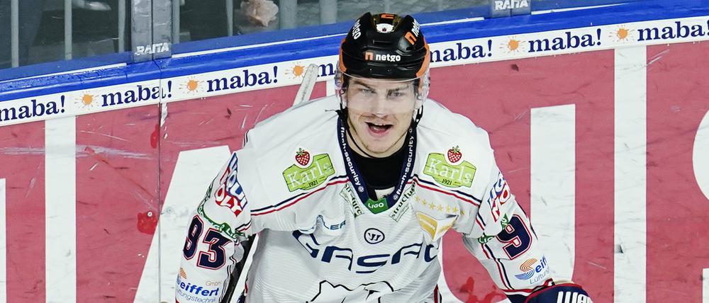 Leo Pföderl ist schon wieder in Torlaune. Gegen Pardubice verwandelte er zwei Penalties.