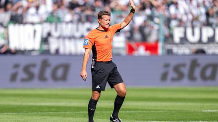 Felix Brych ist nach seinem Comeback jetzt Bundesliga-Rekordschiedsrichter.