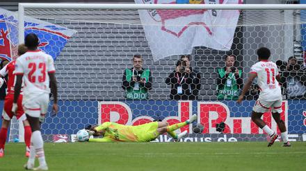 Frederik Rönnow sicherte dem 1. FC Union das 0:0, auch mit dem entschärften Elfmeter.