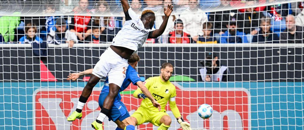 Victor Boniface hat beim Leverkusener Sieg in Hoffenheim für einen kuriosen Torjubel gesorgt.