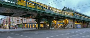 Hier geschah der Unfall: am Hochbahnviadukt auf der Schönhauser Allee.