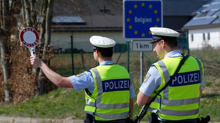 An einem Teil der deutschen Grenzen gibt es schon länger Kontrollen, nun soll an allen Landgrenzen kontrolliert werden - also etwa auch an der Grenze zu Belgien. (Archivbild)
