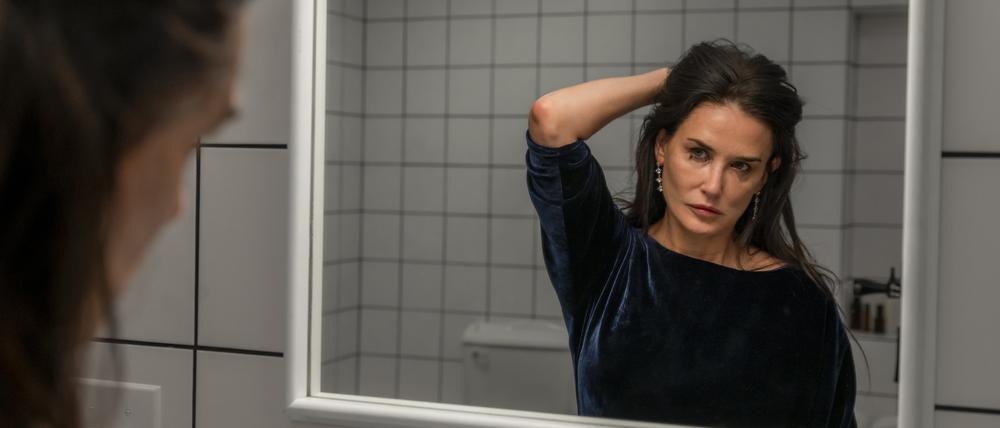 Jünger. Schöner. Perfekter. Der einstige Filmstar Elisabeth Sparkle (Demi Moore) lässt sich auf ein gefährliches Experiment ein.