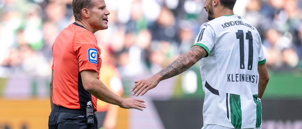 Felix Brych pfeift wieder in der Fußball-Bundesliga. 