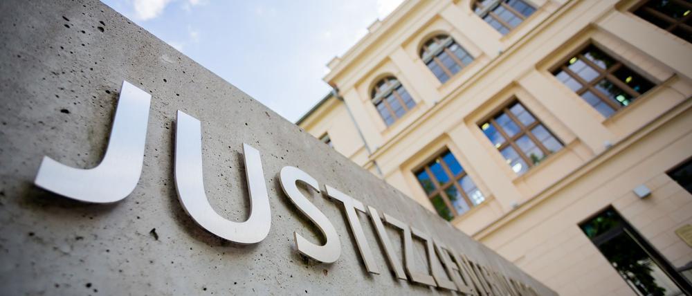 Am Landgericht in Potsdam soll am Freitag ein Urteil um den Mord an einer Lehrerin gesprochen werden. (Symbolbild)