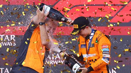 McLaren’s Oscar Piastri feiert seinen Sieg im Rennen um den Großen Preis von Aserbaidschan.