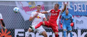 Keine Torgaranten. Lukas Klostermann und Tim Skarke (re.) im Zweikampf.