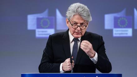  Der EU-Binnenmarktkommisssar Thierry Breton spricht auf einer Pressekonferenz.