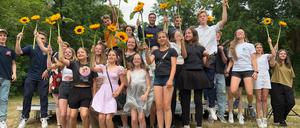 Jubel auf der Ehrungsveranstaltung mit Bürgermeisterin: Jedes Jahr sucht das Kinder- und Jugendbüro engagierte junge Steglitzer-Zehlendorfer.